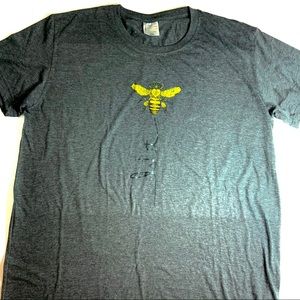 🎉HOST PICK🎉NWOT” Let it Bee” Tee
